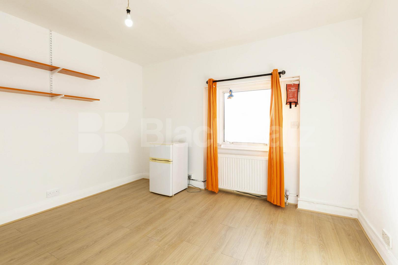 Recently decorated two double bedrooms within a period house in Camden Rochester Road, Camden